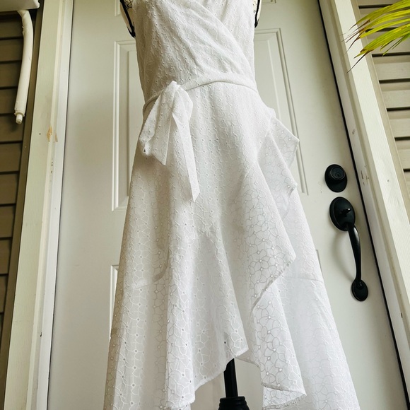 WHBM $100 Elegent  White Sleeveless Eyelet Wrap Dress - Picture 8 of 9